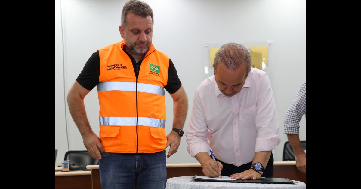 Jorginho Mello entrega ordem de serviço para obras na SC 108 no Norte