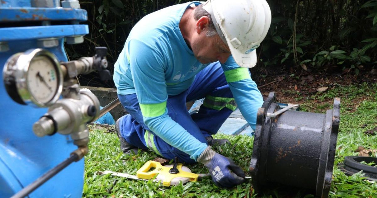 Obra afeta trânsito e pode causar falta de água nesta quinta feira no