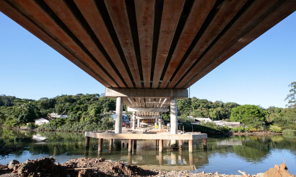 Nova etapa de obras da ponte sobre rio Cachoeira é iniciada em Joinville