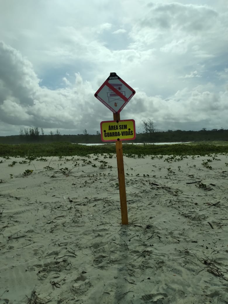 Sem posto de guarda-vidas em trecho do Rio Saí Mirim, em Itapoá