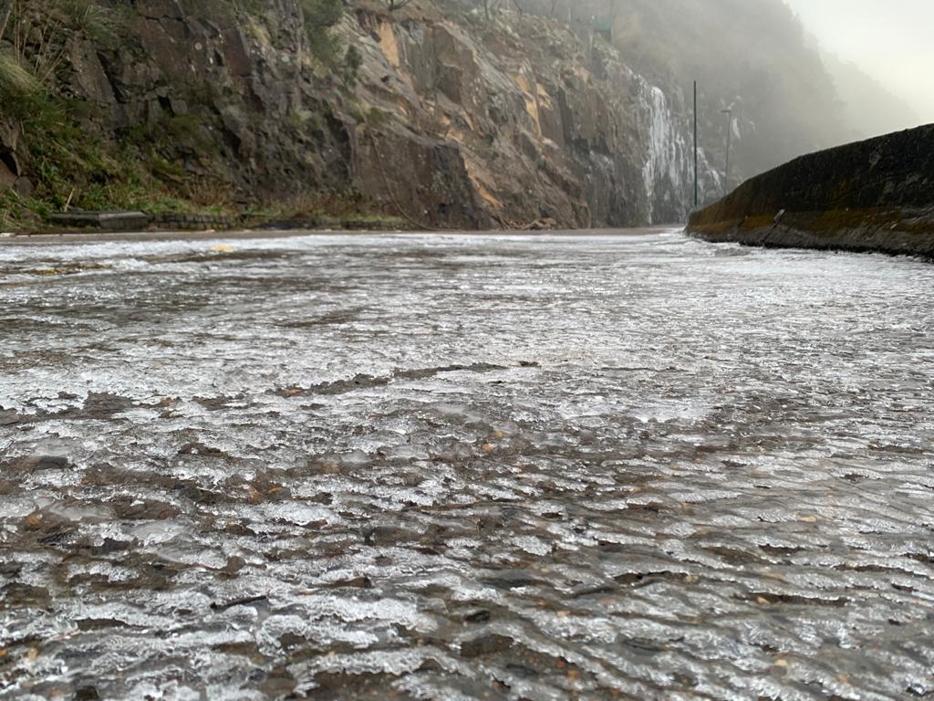 Serra do Rio do Rastro amanhece com trechos congelados nesta quarta-feira; veja as fotos