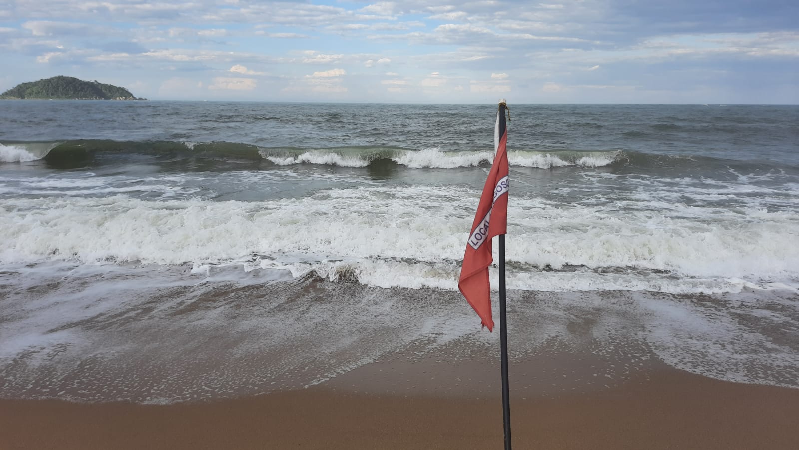 Adolescente De 15 Anos Desaparece Após Se Afogar Em Praia De São Francisco Do Sul