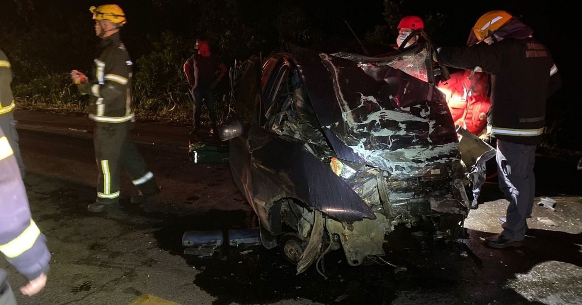 Motorista morre após colisão entre carro e caminhão em São Francisco do Sul