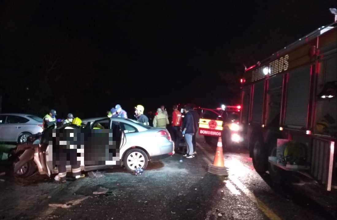 Quatro pessoas morrem após colisão frontal entre carros na BR-280, em Canoinhas