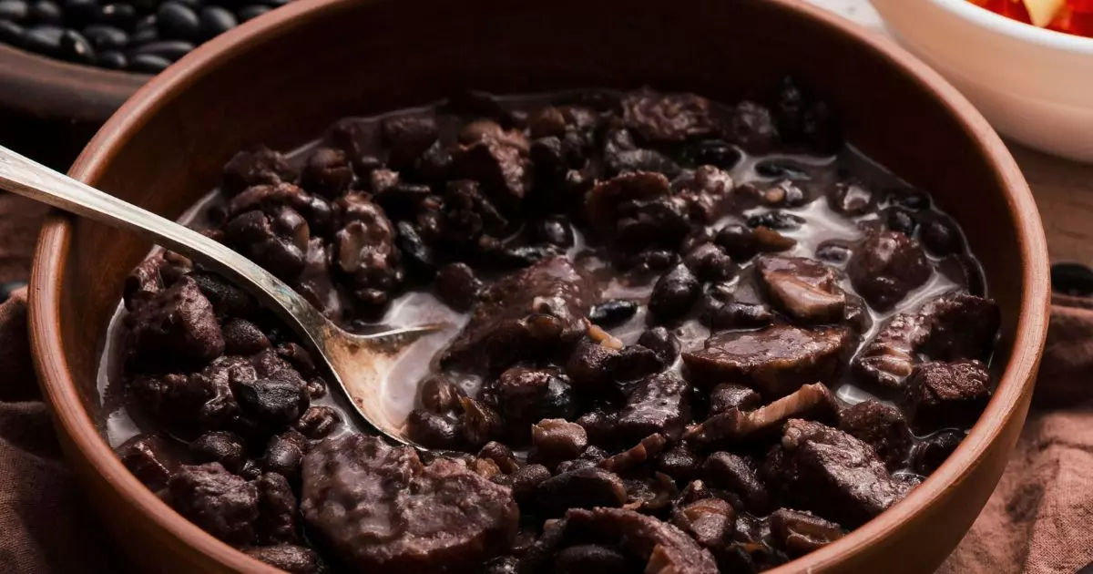 Ajorpeme promove feijoada beneficente para custear projetos sociais em Joinville