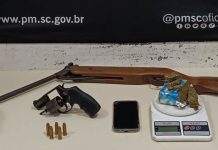 Após denúncia, homem é encontrado com armas, drogas e munições na zona Sul de Joinville