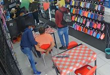 VÍDEO – Assaltantes rendem funcionários e roubam loja de celulares em Joinville
