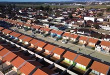 Prefeitura de Joinville entrega chaves aos novos moradores do Conjunto Habitacional Cubatão II Conjunto Habitacional