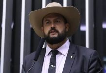 Zé Trovão se manifesta após presidente da Câmara pedir o afastamento dele e mais 14 parlamentares: “foi uma manifestação pacífica”