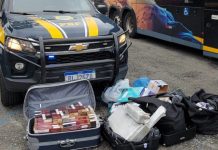 Fiscalização em ônibus vindo do Paraguai apreende drogas e mercadorias ilegais em Joinville