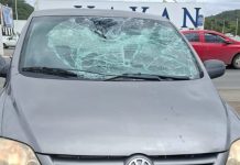 Acidente deixa ciclista ferido e vidro de carro destruído, em São Francisco do Sul