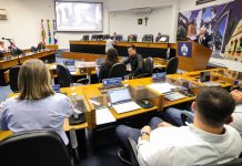 Câmara de Joinville fica sem transmissões em vídeo após canal do Youtube ser derrubado