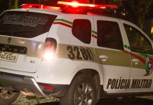 Homem morre após levar facada da companheira, em Itapoá